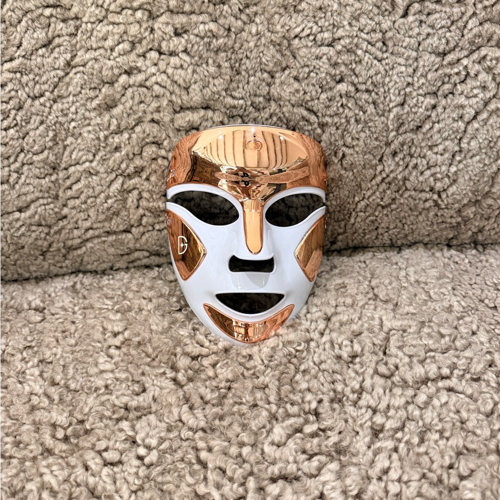LED Light Therapy Mask - White and Gold